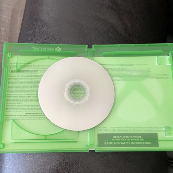 Xbox One Hello Neighbor Game - Picture 3 of 3